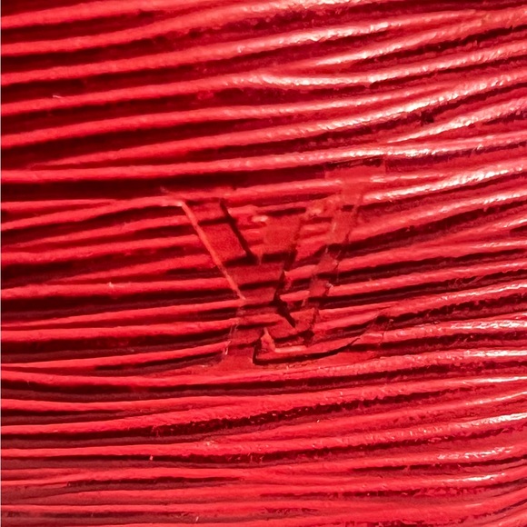 Louis Vuitton Vintage Red Epi Leather Petit Noé Bucket Bag - Picture 5 of 10